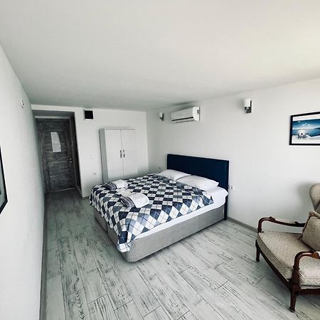 Giritli Rum Meyhanesi & Butik Otel Karaburun  Exterior photo