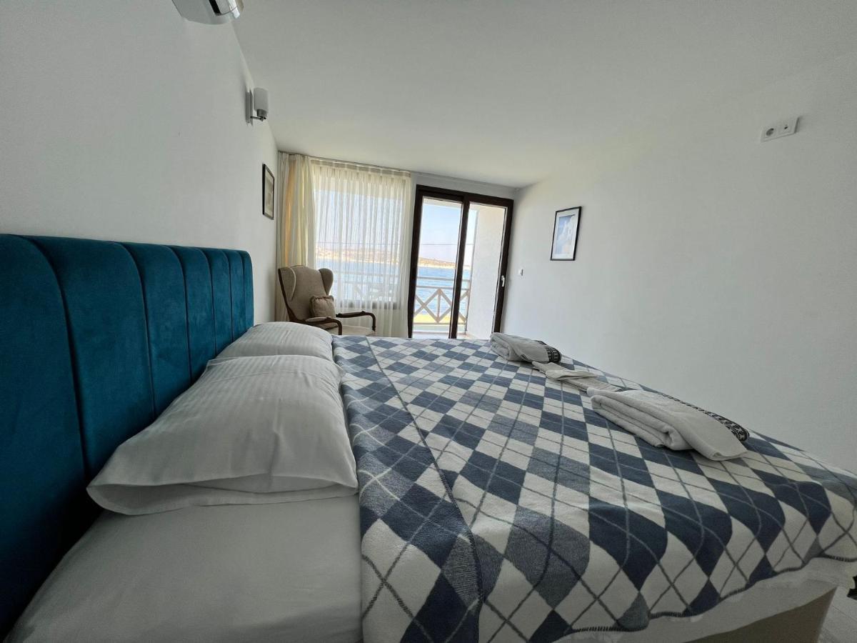 Giritli Rum Meyhanesi & Butik Otel Karaburun  Exterior photo