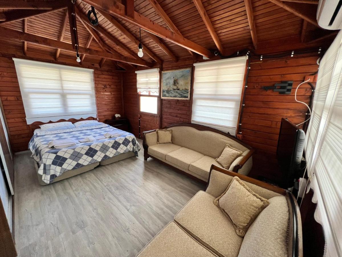 Giritli Rum Meyhanesi & Butik Otel Karaburun  Exterior photo