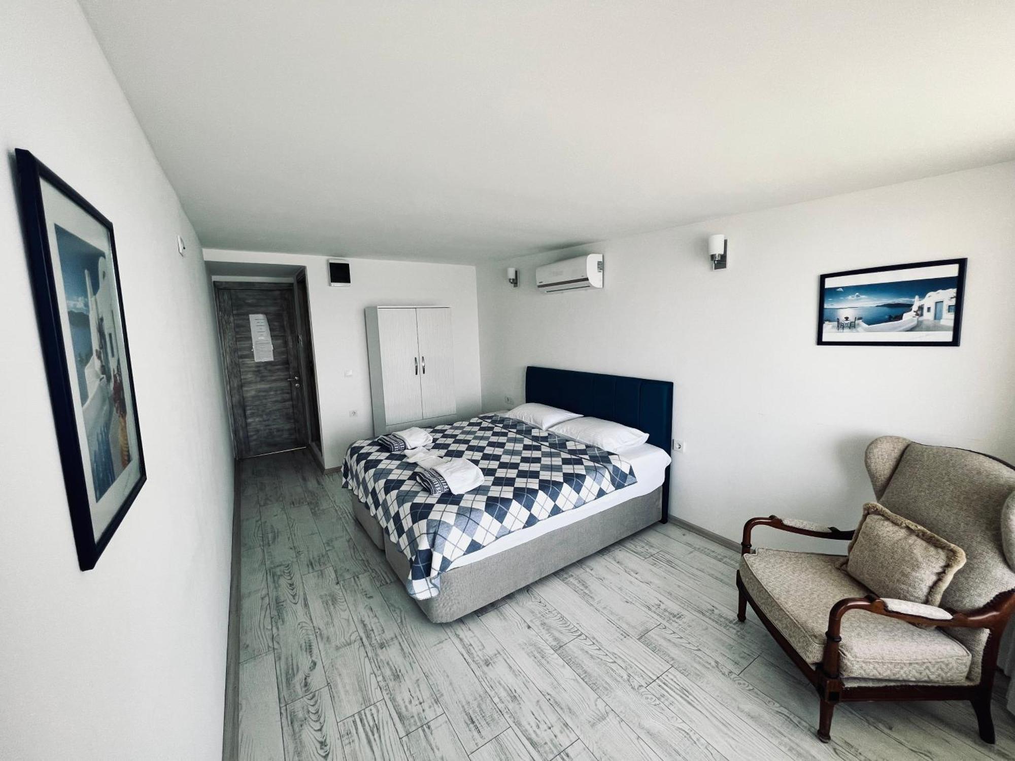 Giritli Rum Meyhanesi & Butik Otel Karaburun  Exterior photo